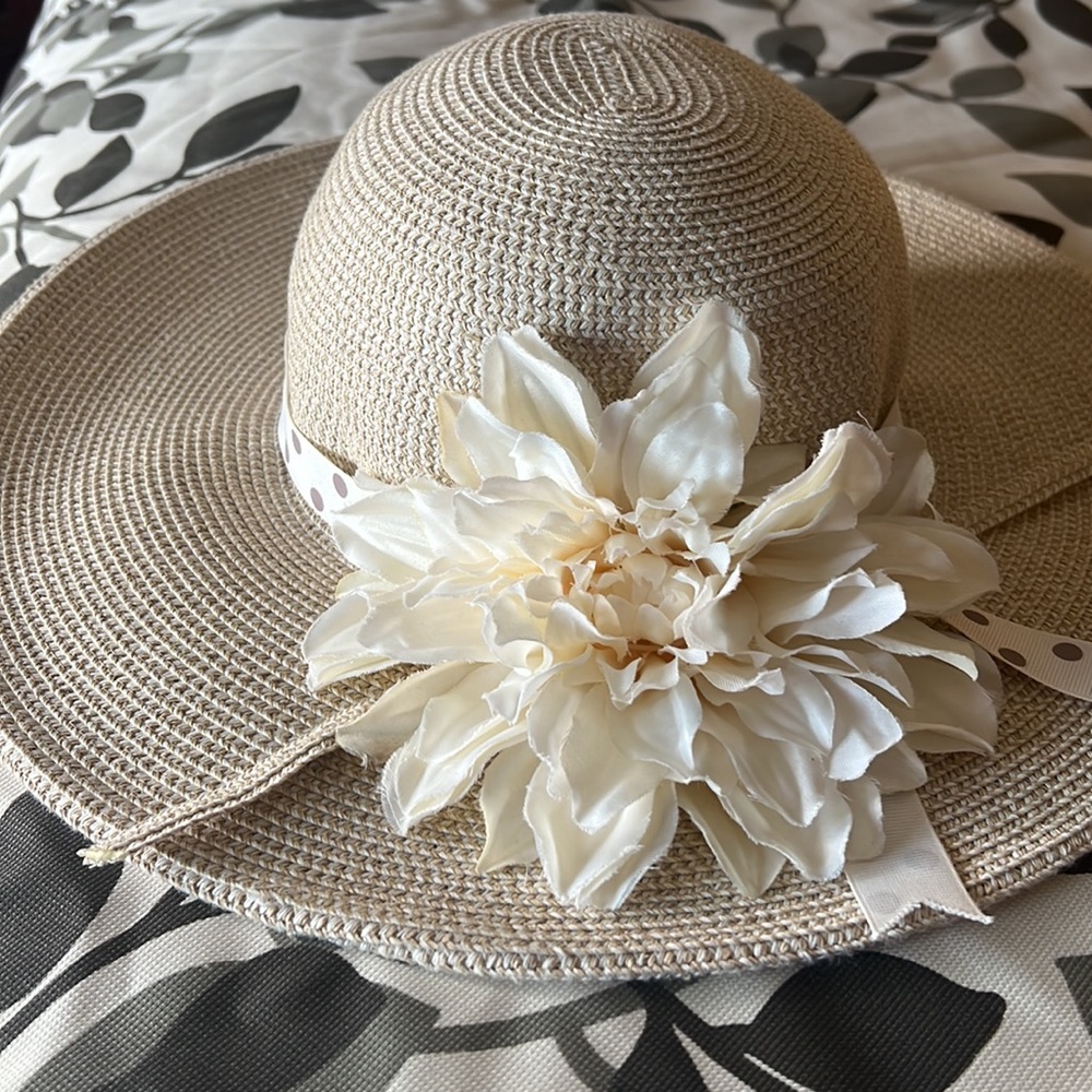 Cream Color Custom made Hat. Springtime - Picture 4 of 5
